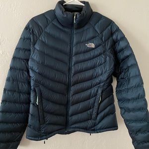 North Face puffer navy like new
